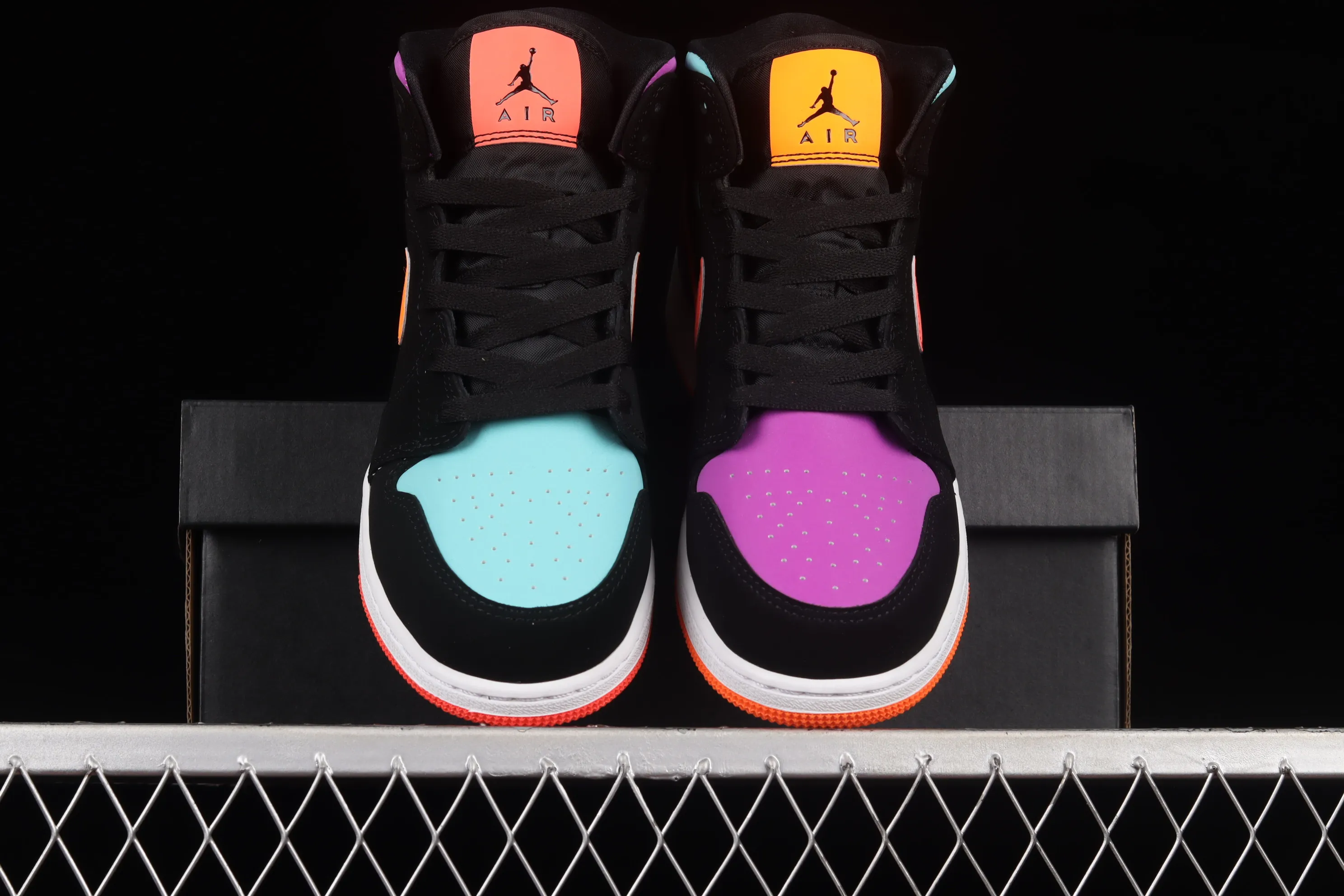 All categories Air Jordan Jordan series basketball shoes Air Jordan 1 Mid G version pure original Air Jordan 1 Mid AJ1 Joe 1 Candy Yuanyang 3M reflective color matching mid-top basketball shoes 554725-083